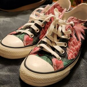 Floral Converse